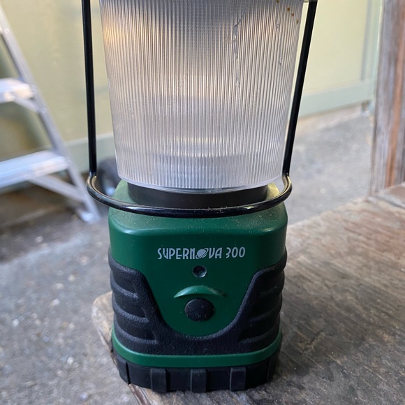 Green and Black LED Camping Lantern - Picture 1 of 5